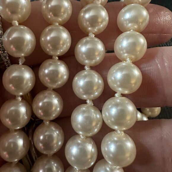 Elegant Vintage Silk Strung Double Strand Glass Pearl Necklace Gold Plated Clasp - Picture 7 of 8